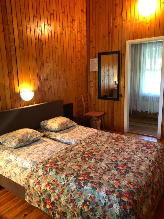 Oravapesa Guest House Haademeeste Ngoại thất bức ảnh